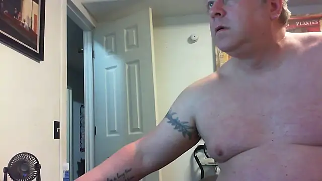 Snapshot of Mic_Oxinner chatting on May 2026 10:51:02 PM Mic Oxinner online show from May 2026 10:51:02 PM