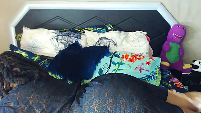 Bulkyyass online show from December 2025 10:42:01 AM