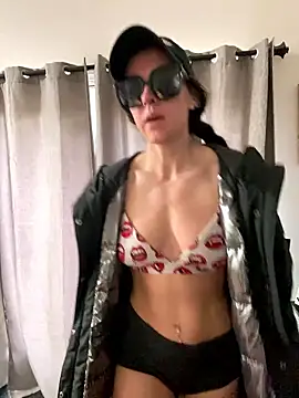 Snapshot of mrs__unknown chatting on January 2026 04:33:02 PM mrs unknown online show from January 2026 04:33:02 PM