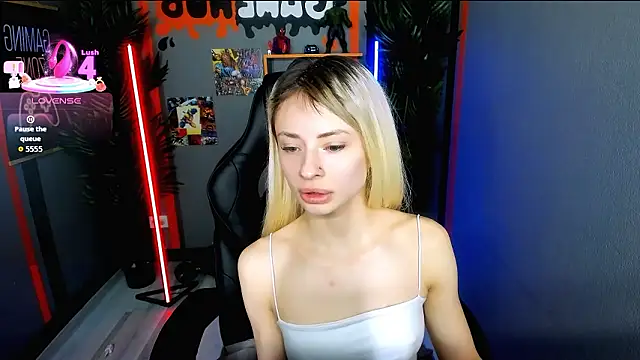 PollyMillees online show from February 2026 08:41:01 AM