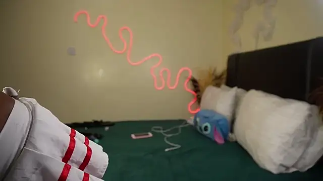 Snapshot of _Watuluv_ chatting on January 2025 08:43:01 AM  Watuluv  online show from January 2025 08:43:01 AM