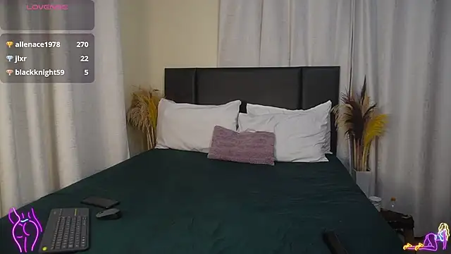 Snapshot of _Watuluv_ chatting on March 2025 10:20:01 PM  Watuluv  online show from March 2025 10:20:01 PM