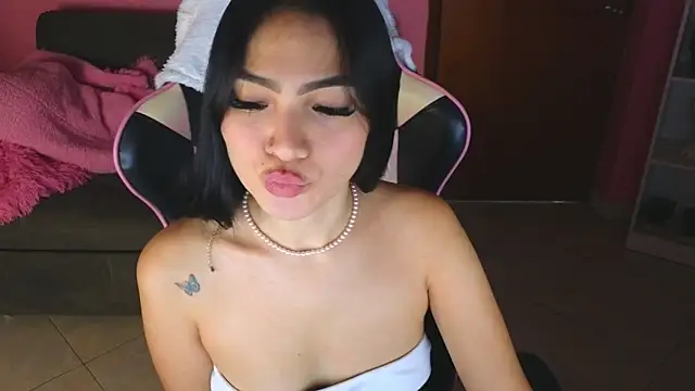 Snapshot of keity_moon chatting on April 2026 01:52:02 PM keity moon online show from April 2026 01:52:02 PM