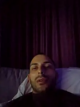 Snapshot of denisxlRo chatting on December 2024 03:19:01 AM denisxlRo online show from December 2024 03:19:01 AM