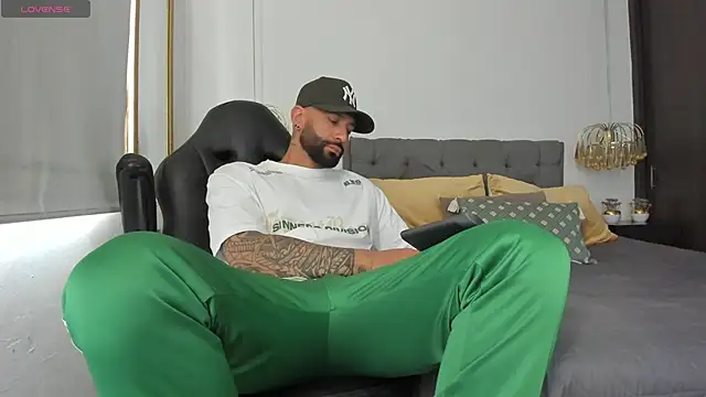 Snapshot of Yorby_Maxx1 chatting on January 2025 08:25:02 PM Yorby Maxx1 online show from January 2025 08:25:02 PM