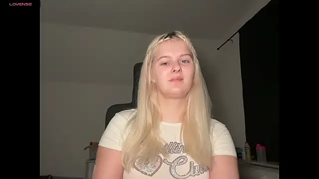 Snapshot of Allylove03 chatting on September 2025 05:57:02 PM Allylove03 online show from September 2025 05:57:02 PM