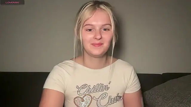 Snapshot of Allylove03 chatting on November 2025 06:37:02 PM Allylove03 online show from November 2025 06:37:02 PM