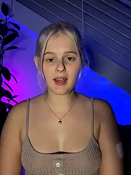 Snapshot of Allylove03 chatting on November 2025 07:29:01 PM Allylove03 online show from November 2025 07:29:01 PM