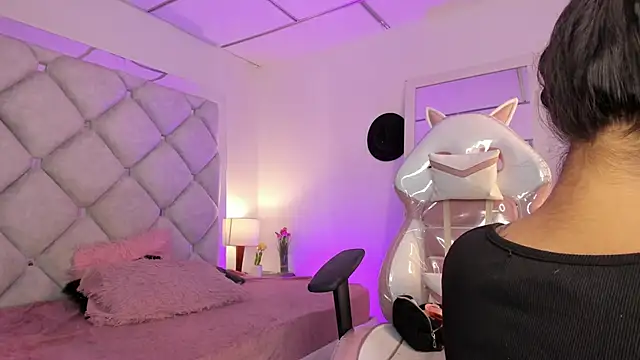 Snapshot of alessiaferry chatting on November 2025 04:42:02 PM alessiaferry online show from November 2025 04:42:02 PM