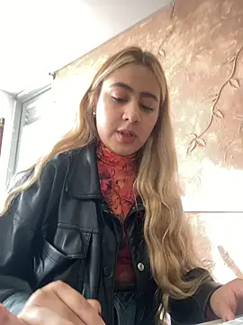 Miabonnett  online show from November 2025 12:05:02 PM