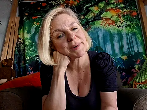 Snapshot of FrauleinSchmitt chatting on February 2025 12:32:02 PM FrauleinSchmitt online show from February 2025 12:32:02 PM