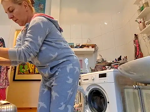 Snapshot of FrauleinSchmitt chatting on November 2025 07:08:02 AM FrauleinSchmitt online show from November 2025 07:08:02 AM