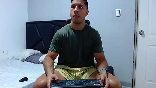 Snapshot of JJ_Shelby chatting on March 2025 01:09:02 AM JJ Shelby online show from March 2025 01:09:02 AM