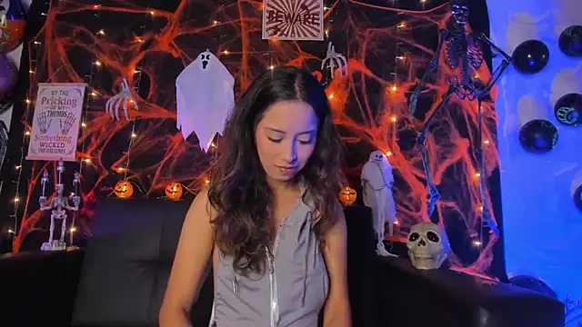 little-Emma online show from October 2025 11:16:02 PM