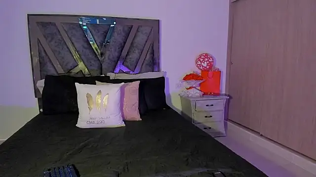 Snapshot of Deborah_Colins chatting on October 2025 12:58:01 AM Deborah Colins online show from October 2025 12:58:01 AM