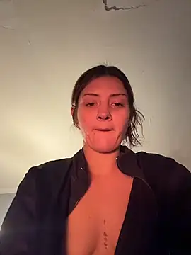 Snapshot of emilysue1 chatting on December 2025 09:21:02 PM emilysue1 online show from December 2025 09:21:02 PM