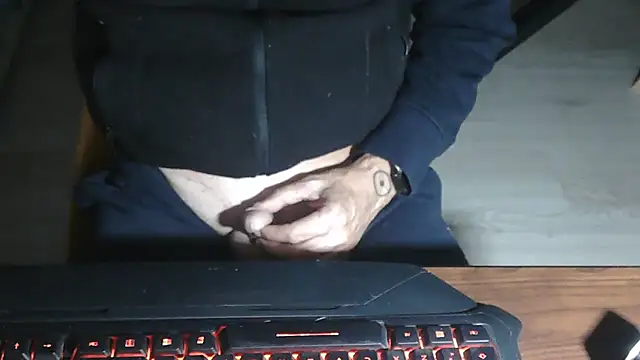 Snapshot of Adri_gard chatting on November 2025 09:15:01 PM Adri gard online show from November 2025 09:15:01 PM