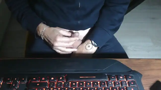 Snapshot of Adri_gard chatting on November 2025 09:13:01 PM Adri gard online show from November 2025 09:13:01 PM