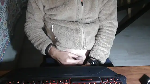 Snapshot of Adri_gard chatting on November 2025 09:25:02 PM Adri gard online show from November 2025 09:25:02 PM