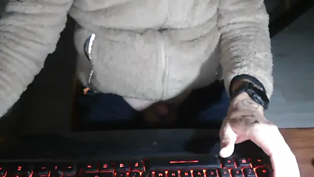 Snapshot of Adri_gard chatting on November 2025 09:37:02 PM Adri gard online show from November 2025 09:37:02 PM