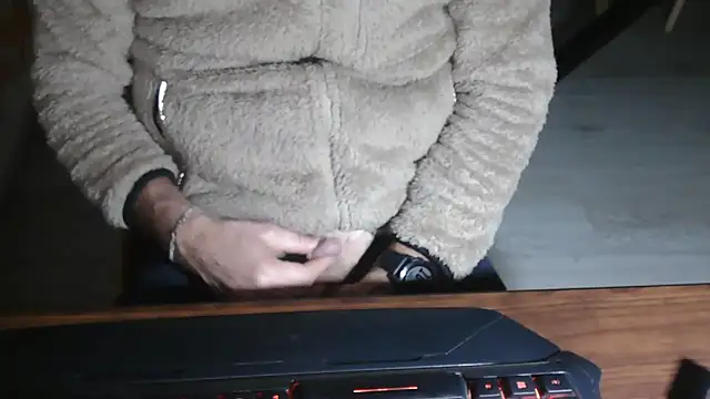 Snapshot of Adri_gard chatting on November 2025 09:05:02 PM Adri gard online show from November 2025 09:05:02 PM