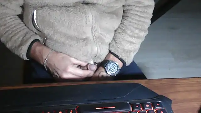 Snapshot of Adri_gard chatting on November 2025 09:18:01 PM Adri gard online show from November 2025 09:18:01 PM