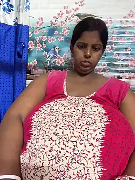 Snapshot of Beauty-queen chatting on April 2026 03:11:01 PM Beauty-queen online show from April 2026 03:11:01 PM