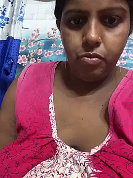 Snapshot of Beauty-queen chatting on April 2026 06:10:01 PM Beauty-queen online show from April 2026 06:10:01 PM