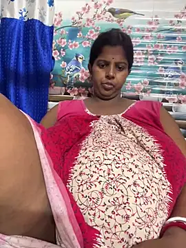 Snapshot of Beauty-queen chatting on April 2026 04:20:02 PM Beauty-queen online show from April 2026 04:20:02 PM