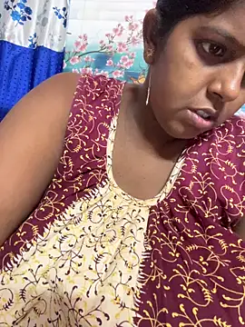 Snapshot of Beauty-queen chatting on April 2026 02:33:01 PM Beauty-queen online show from April 2026 02:33:01 PM