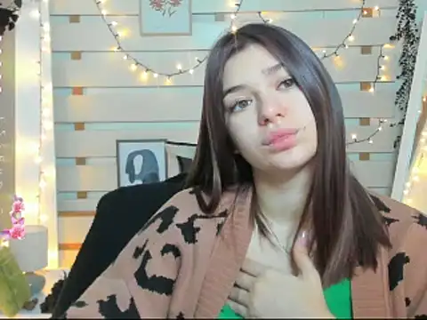 Josephine Kiss online show from December 2025 01:29:02 PM