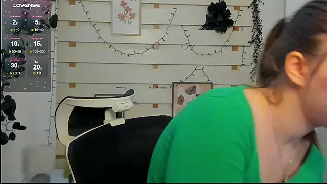 Josephine Kiss online show from February 2026 01:26:01 PM