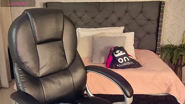 sussy  stone online show from December 2024 06:34:01 PM