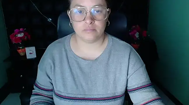 Snapshot of SaraThomso chatting on December 2024 02:54:01 AM SaraThomso online show from December 2024 02:54:01 AM