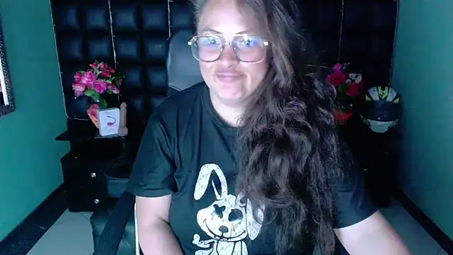 Snapshot of SaraThomso chatting on January 2025 02:33:01 AM SaraThomso online show from January 2025 02:33:01 AM