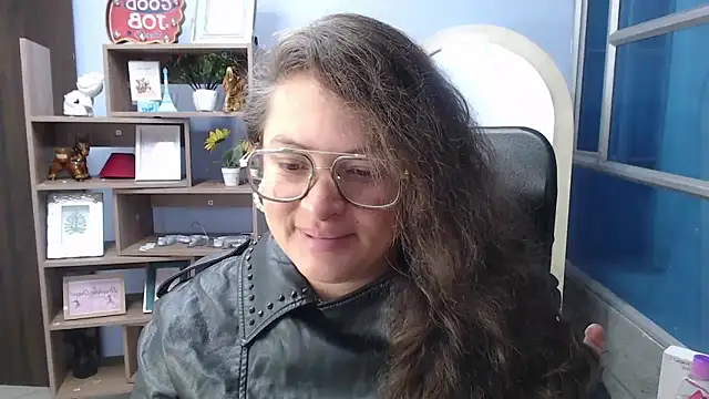 Snapshot of SaraThomso chatting on February 2025 03:06:02 AM SaraThomso online show from February 2025 03:06:02 AM