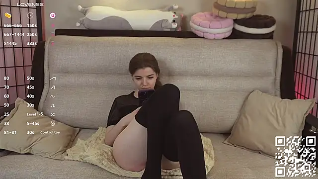 Snapshot of Mary_Shake chatting on January 2025 11:34:02 PM Mary Shake online show from January 2025 11:34:02 PM