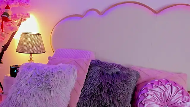 SenniaBella online show from December 2025 02:03:01 PM