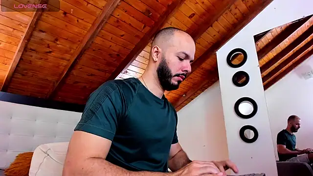 Tom Bailey online show from December 2025 12:44:02 PM