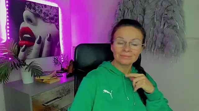 HelenLuxx online show from October 2025 05:38:02 AM