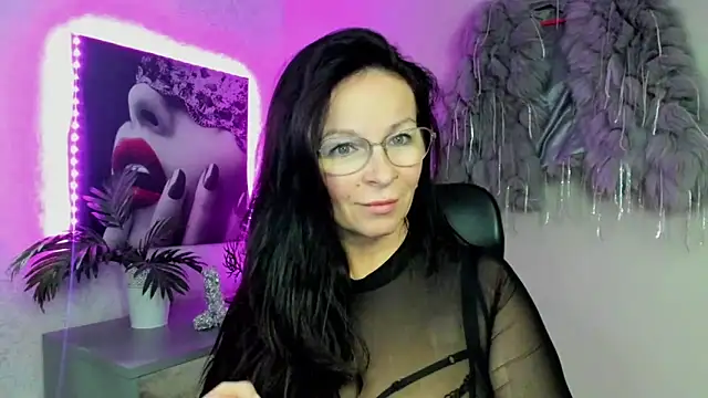 HelenLuxx online show from November 2025 05:48:01 PM