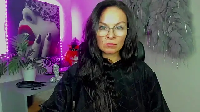 HelenLuxx online show from February 2026 03:18:01 PM