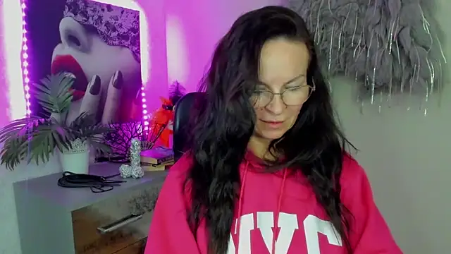 HelenLuxx online show from February 2026 03:21:01 PM