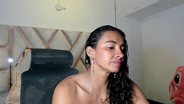 Snapshot of leslyflorez chatting on January 2025 12:30:01 AM leslyflorez online show from January 2025 12:30:01 AM