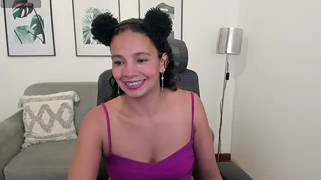 Snapshot of leslyflorez chatting on February 2025 09:09:01 PM leslyflorez online show from February 2025 09:09:01 PM