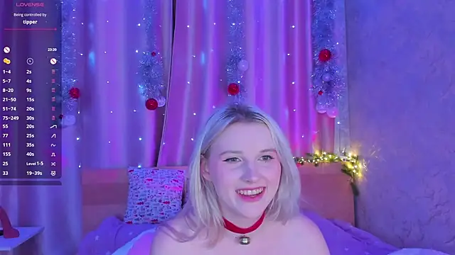 Snapshot of SweeteRose_Royce chatting on December 2024 05:51:02 PM SweeteRose Royce online show from December 2024 05:51:02 PM