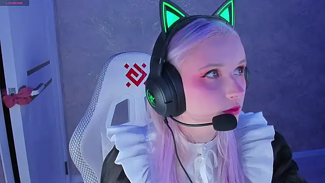 Snapshot of SweeteRose_Royce chatting on January 2025 03:55:01 PM SweeteRose Royce online show from January 2025 03:55:01 PM