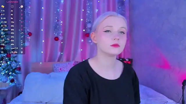 Snapshot of SweeteRose_Royce chatting on January 2025 01:53:01 PM SweeteRose Royce online show from January 2025 01:53:01 PM