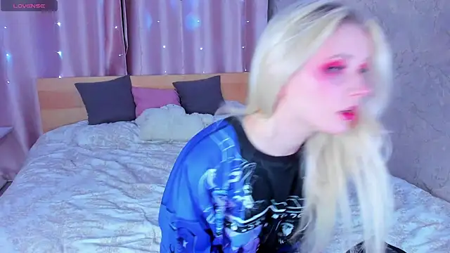 Snapshot of SweeteRose_Royce chatting on March 2025 02:32:01 PM SweeteRose Royce online show from March 2025 02:32:01 PM