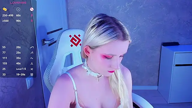 Snapshot of SweeteRose_Royce chatting on March 2025 03:10:02 PM SweeteRose Royce online show from March 2025 03:10:02 PM